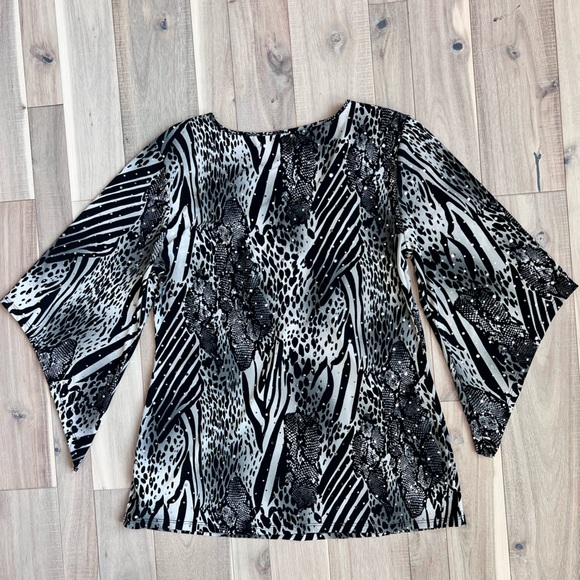 7 Wonders Women’s Blouse top with sequin black white and gray women’s small - Picture 8 of 9